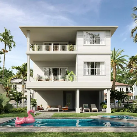 New Luxury Build W/ Pool, Hot Tub & Canal Views